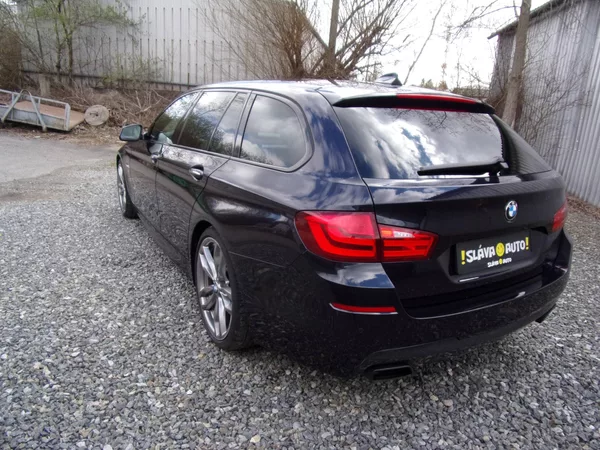BMW Řada 5 M550d X-DRIVE 280kW KRÁSNÝ VŮZ - foto 7