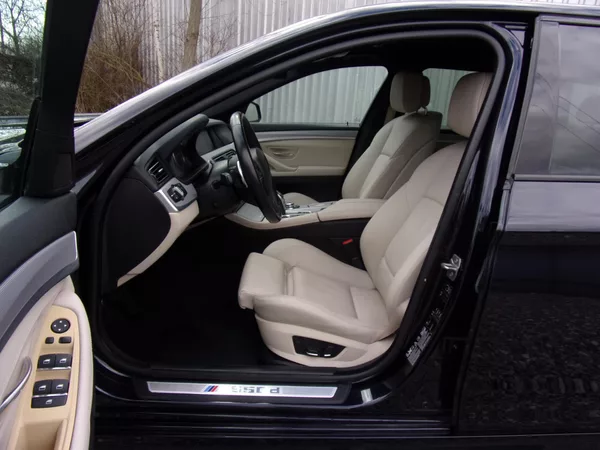 BMW Řada 5 M550d X-DRIVE 280kW KRÁSNÝ VŮZ - foto 9
