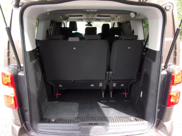Citroën SpaceTourer 2.0HDi130kW AUTOMAT 2xKOLA 8M - foto 20