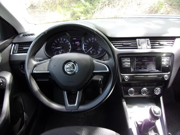 Škoda Octavia 1.6TDi81kW DPH ČR 1.MAJ. 2xKOL - foto 12