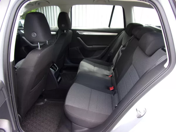 Škoda Octavia 1.6TDi81kW DPH ČR 1.MAJ. 2xKOL - foto 17