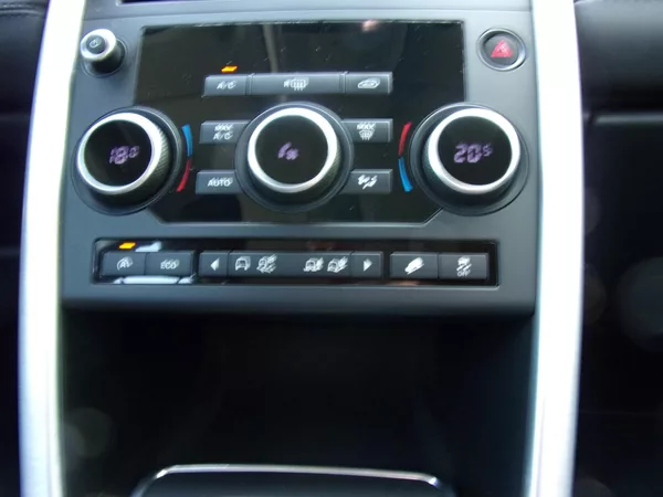 Land Rover Discovery Sport 2.2D 4X4 110kW AUTOMAT KŮŽE KM - foto 13