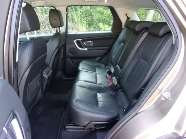 Land Rover Discovery Sport 2.2D 4X4 110kW AUTOMAT KŮŽE KM - foto 18