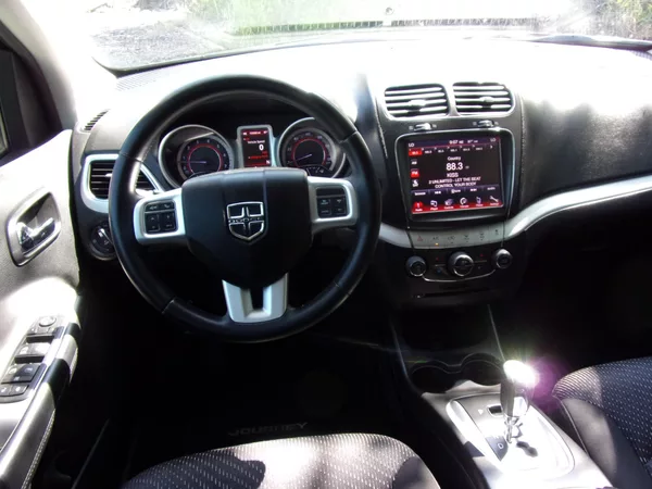 Dodge Journey 3.6L V6 208kW SXT AUTOMAT 7MÍS - foto 13