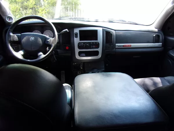Dodge RAM SRT - 10 VIPER 8.3i V10 372kW - foto 13
