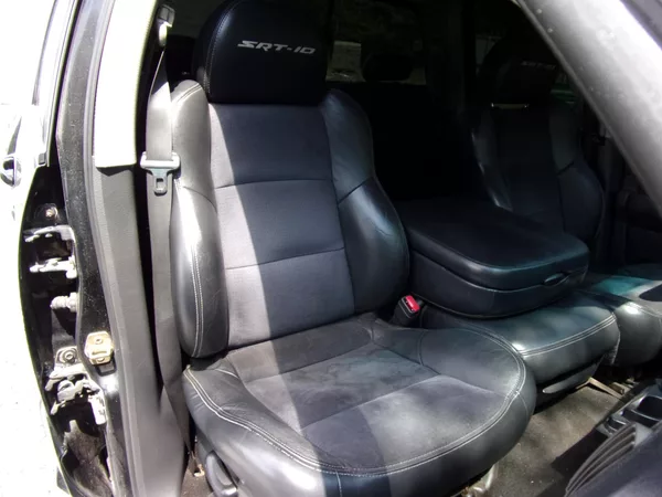 Dodge RAM SRT - 10 VIPER 8.3i V10 372kW - foto 19
