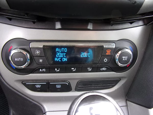 Ford Focus 1.6 TDCi 70kW ČR TAŽNÉ VÝHŘEVY - foto 12
