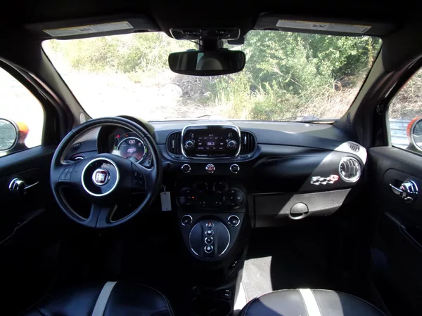 Fiat 500e 24kWh 83kW SYMPATICKÉ VYBAVENÉ - foto 10