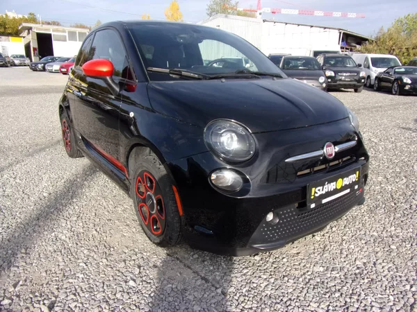 Fiat 500e 24kWh 83kW SYMPATICKÉ VYBAVENÉ - foto 3
