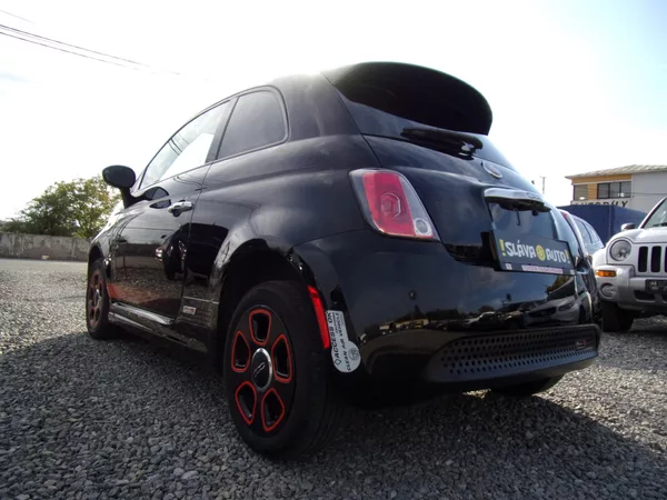 Fiat 500e 24kWh 83kW SYMPATICKÉ VYBAVENÉ - foto 7