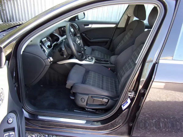 Audi A4 2.0 TDi 100kW @@PĚKNÁ@MANUÁL@@ - foto 9