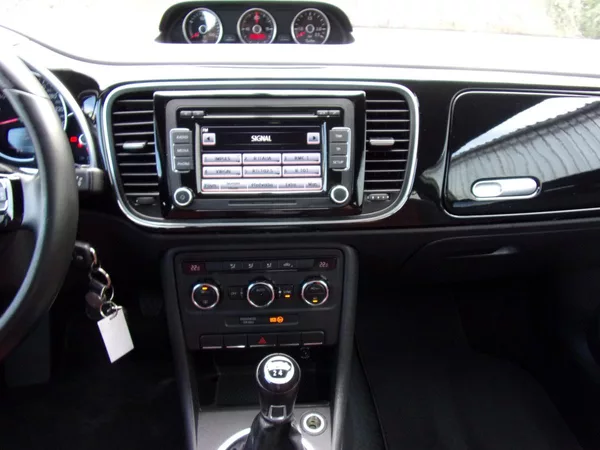 Volkswagen Beetle 1.6TDi 77kW DESIGN FENDER NAVI - foto 11