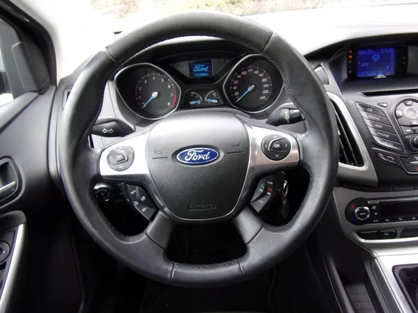 Ford Focus 1.6 16V Ti-Vct 77kW 145 000KM - foto 12