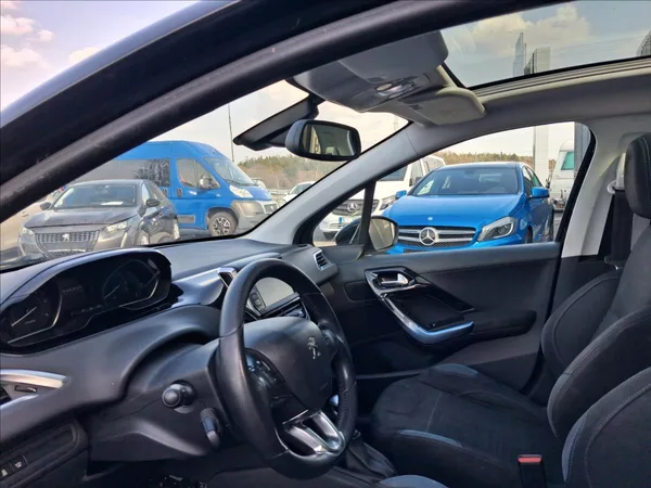 Peugeot 208 1,6 Hdi 84 kw, 6 kvalt - foto 10