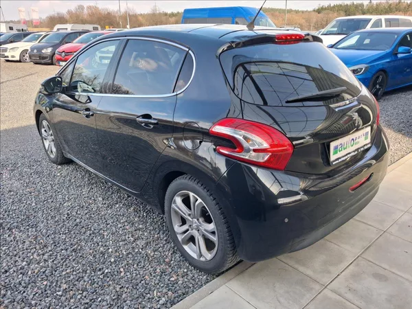 Peugeot 208 1,6 Hdi 84 kw, 6 kvalt - foto 5