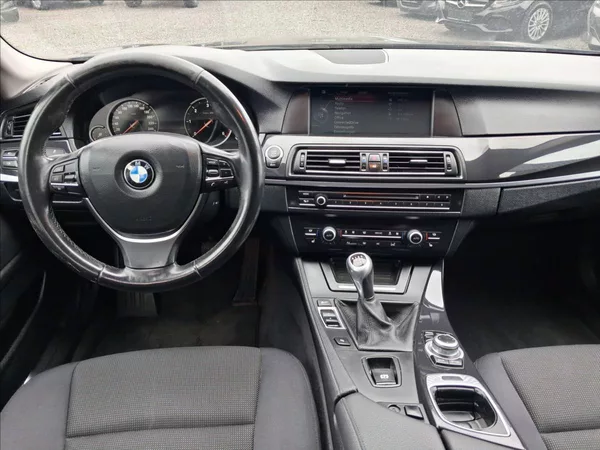 BMW Řada 5 2,0 525D, 160 kw - foto 11