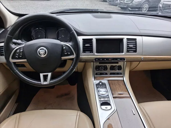 Jaguar XF 2,2 147 kw - foto 10