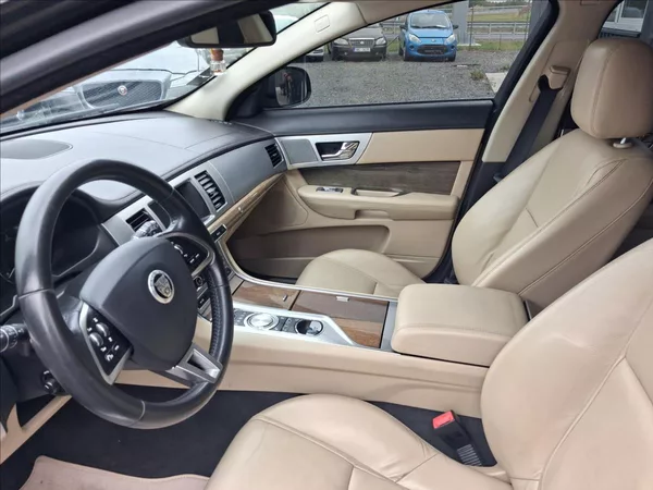 Jaguar XF 2,2 147 kw - foto 11