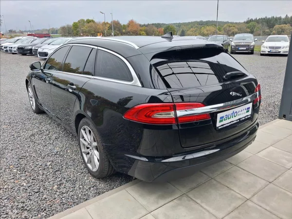 Jaguar XF 2,2 147 kw - foto 5