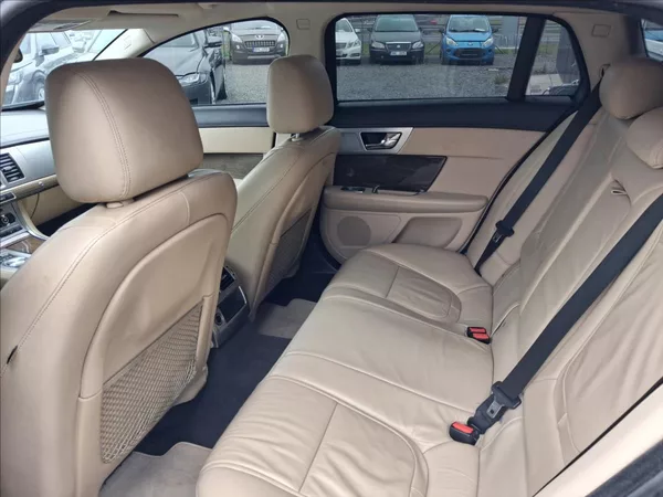 Jaguar XF 2,2 147 kw - foto 9