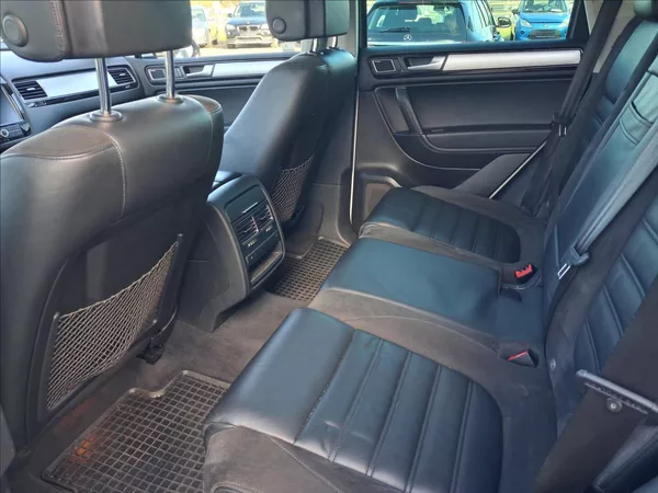 Volkswagen Touareg 3,0 R-Line, CZ, kamera - foto 11