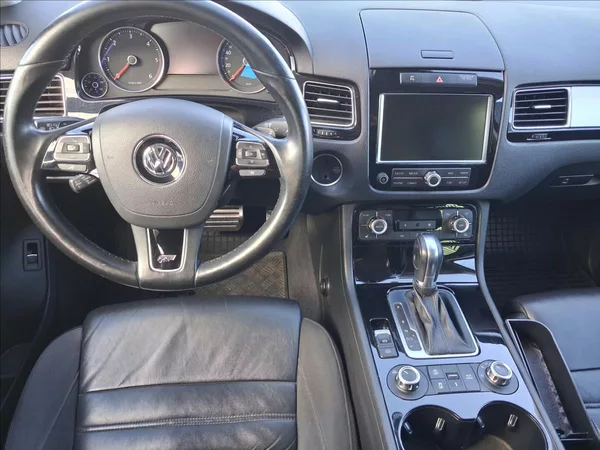 Volkswagen Touareg 3,0 R-Line, CZ, kamera - foto 12