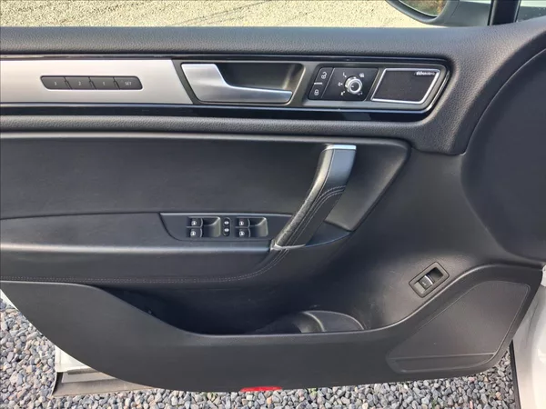 Volkswagen Touareg 3,0 R-Line, CZ, kamera - foto 13