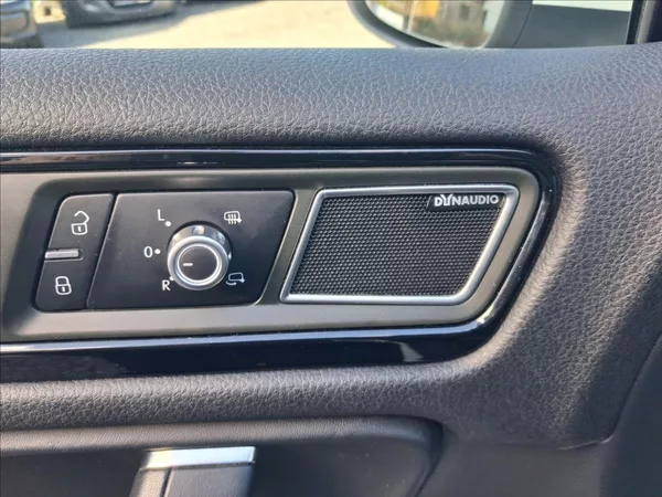 Volkswagen Touareg 3,0 R-Line, CZ, kamera - foto 14