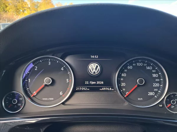 Volkswagen Touareg 3,0 R-Line, CZ, kamera - foto 15