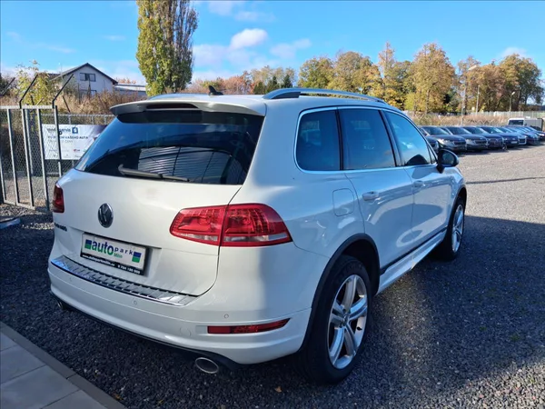 Volkswagen Touareg 3,0 R-Line, CZ, kamera - foto 7