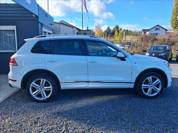 Volkswagen Touareg 3,0 R-Line, CZ, kamera - foto 8