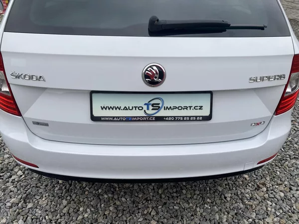 Škoda Superb 2.0TDi 4x4 170PS DSG L+K COMBI - foto 42