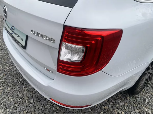 Škoda Superb 2.0TDi 4x4 170PS DSG L+K COMBI - foto 45