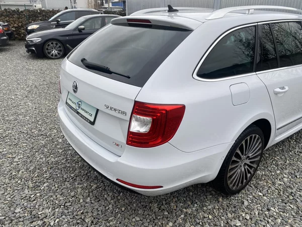 Škoda Superb 2.0TDi 4x4 170PS DSG L+K COMBI - foto 46