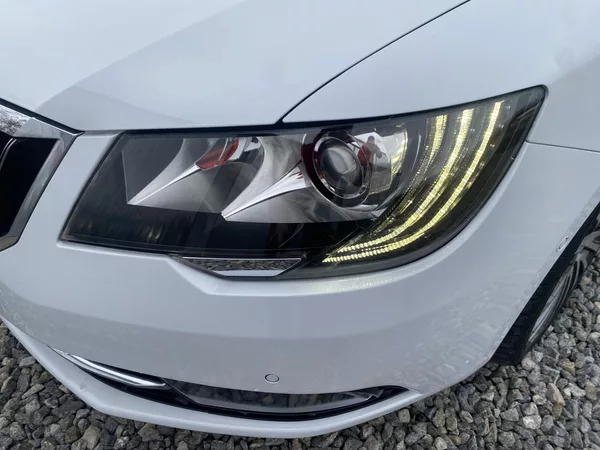 Škoda Superb 2.0TDi 4x4 170PS DSG L+K COMBI - foto 72