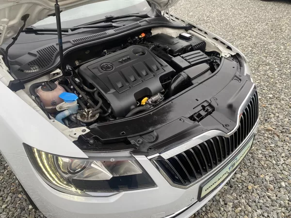 Škoda Superb 2.0TDi 4x4 170PS DSG L+K COMBI - foto 77