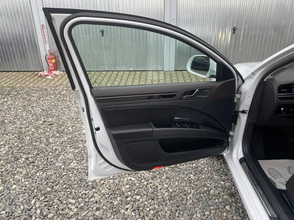 Škoda Superb 2.0TDi 4x4 170PS DSG L+K COMBI - foto 87