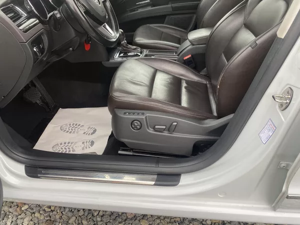 Škoda Superb 2.0TDi 4x4 170PS DSG L+K COMBI - foto 89