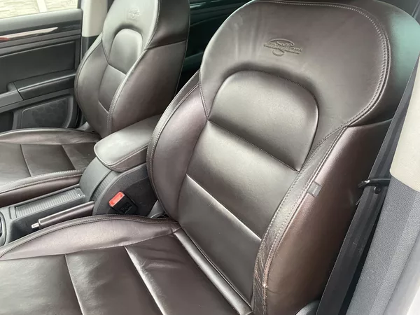 Škoda Superb 2.0TDi 4x4 170PS DSG L+K COMBI - foto 91