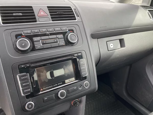 Volkswagen Touran 2.0TDi 140PS DSG TAŽNÉ - foto 44