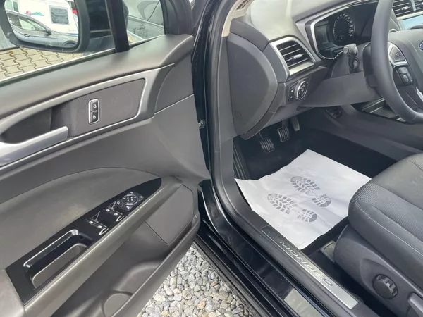Ford Mondeo 2.0TDCi 150PS MANUAL COMBI STK - foto 93