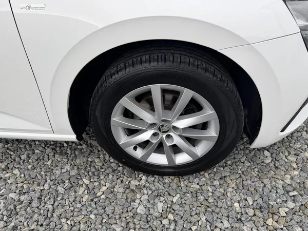 Škoda Scala 1.6TDi 115PS 6R STYLE LED STK! - foto 62