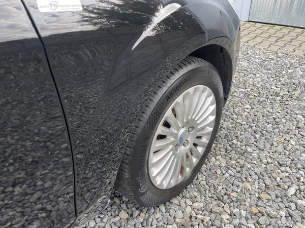 Ford Focus 1.6i 16V 100PS LPG HATCHBACK!! - foto 60