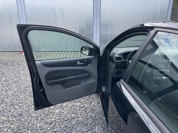 Ford Focus 1.6i 16V 100PS LPG HATCHBACK!! - foto 83