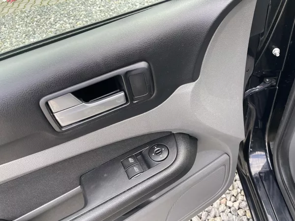 Ford Focus 1.6i 16V 100PS LPG HATCHBACK!! - foto 86