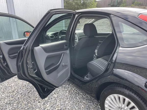 Ford Focus 1.6i 16V 100PS LPG HATCHBACK!! - foto 91