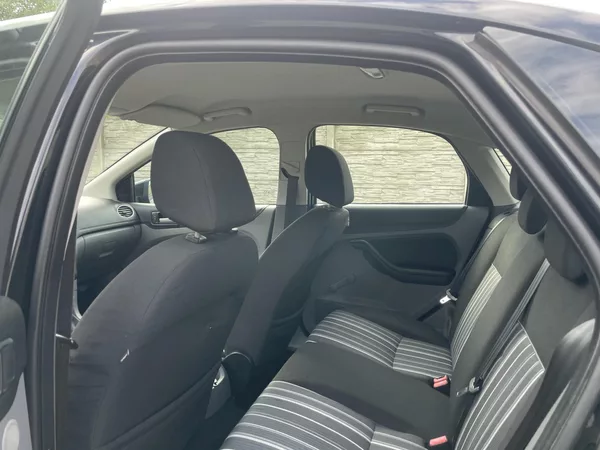 Ford Focus 1.6i 16V 100PS LPG HATCHBACK!! - foto 95