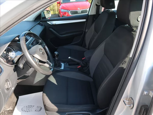 Škoda Octavia 1,6 TDi,85kW,1majČR,Serv.k,DPH - foto 12