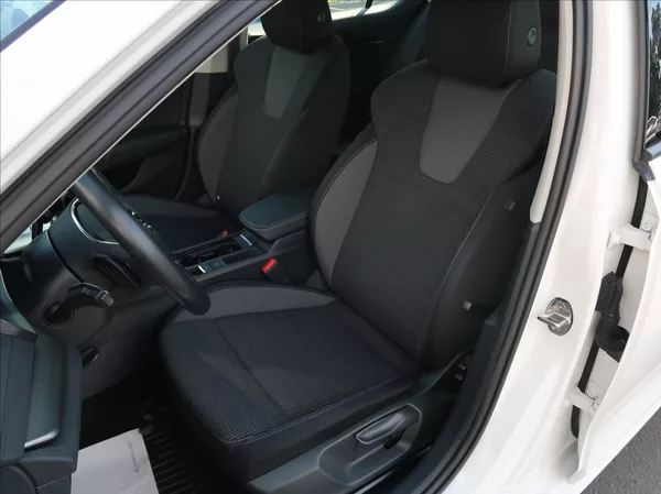 Škoda Octavia 2,0 TDi,1majČR,DSG,Serv.k.,DPH - foto 10