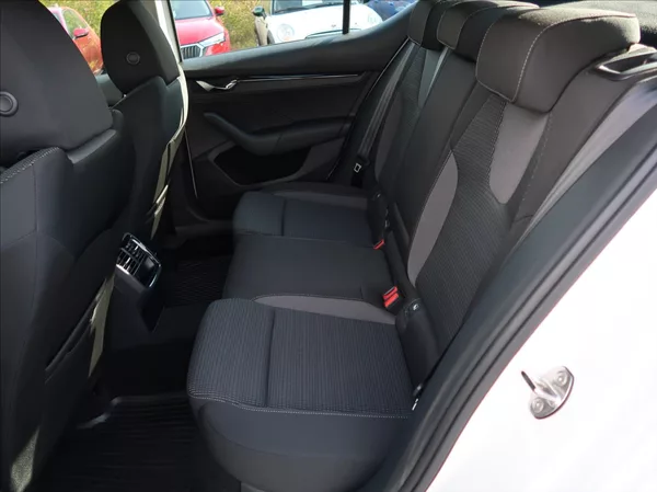 Škoda Octavia 2,0 TDi,1majČR,DSG,Serv.k.,DPH - foto 17